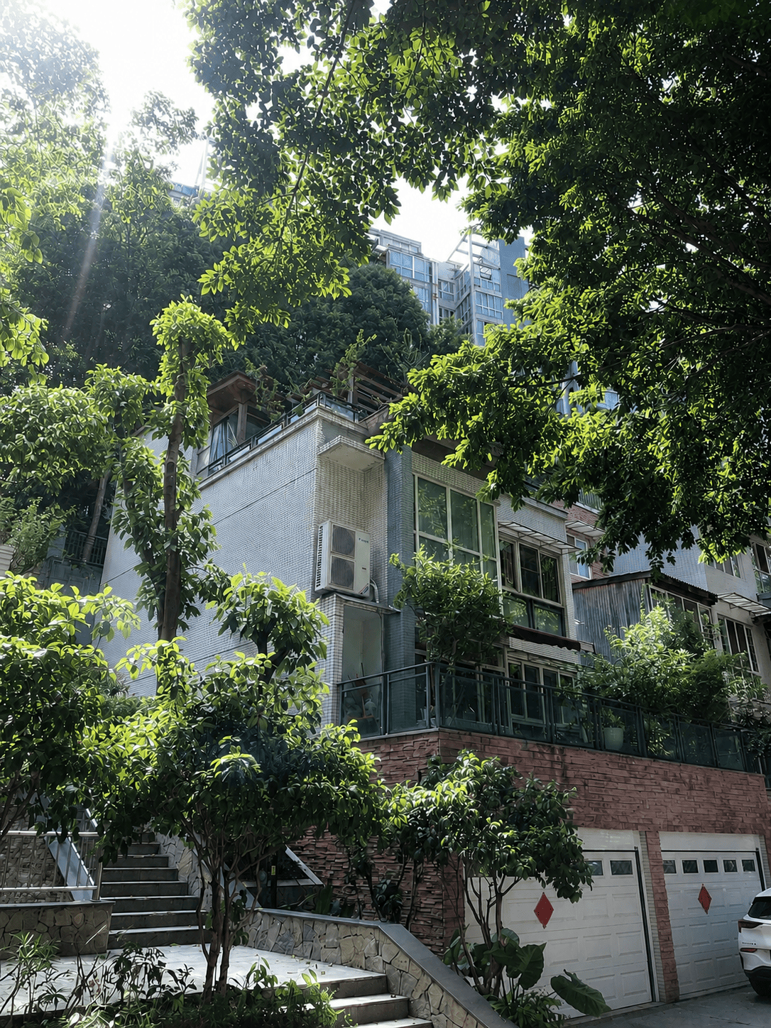 沙坪坝岛居岁月从容升级：小小岛老别墅加装蒂升悦行款电梯